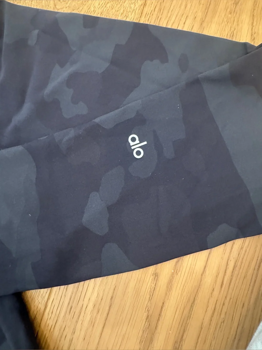 Alo High-Waist Camo Vapor Legging. Size M